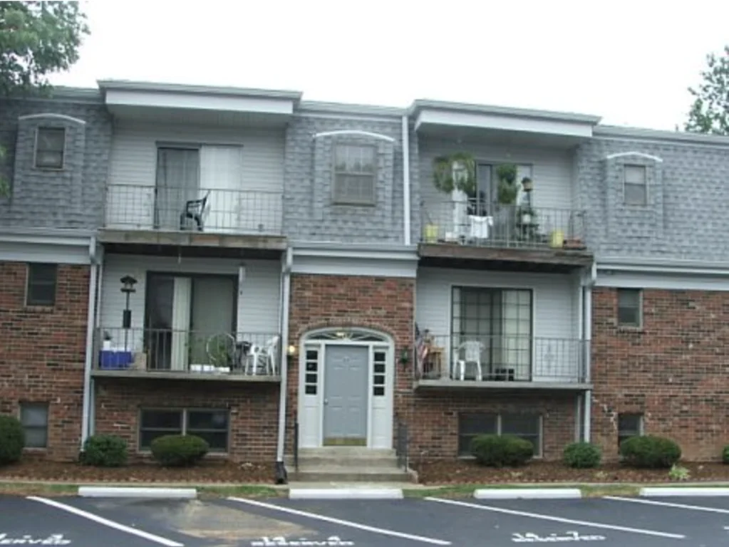 2BR/1BA + Office Condo | Vacant | HOA Covers Heat, A/C, Water & Sewer | ~9 % Cap | Priced to Move