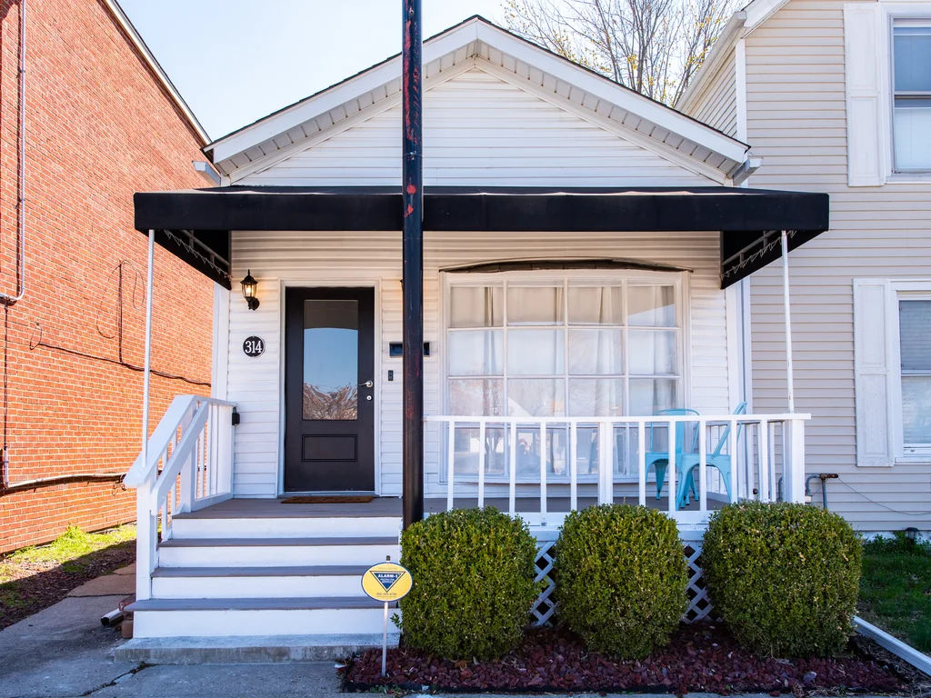 Downtown Jeffersonville Airbnb