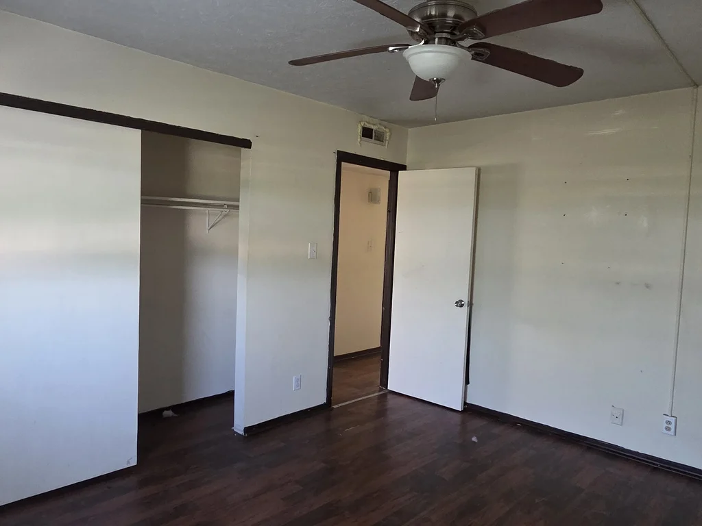 2BR/1BA + Office Condo | Vacant | HOA Covers Heat, A/C, Water & Sewer | ~9 % Cap | Priced to Move