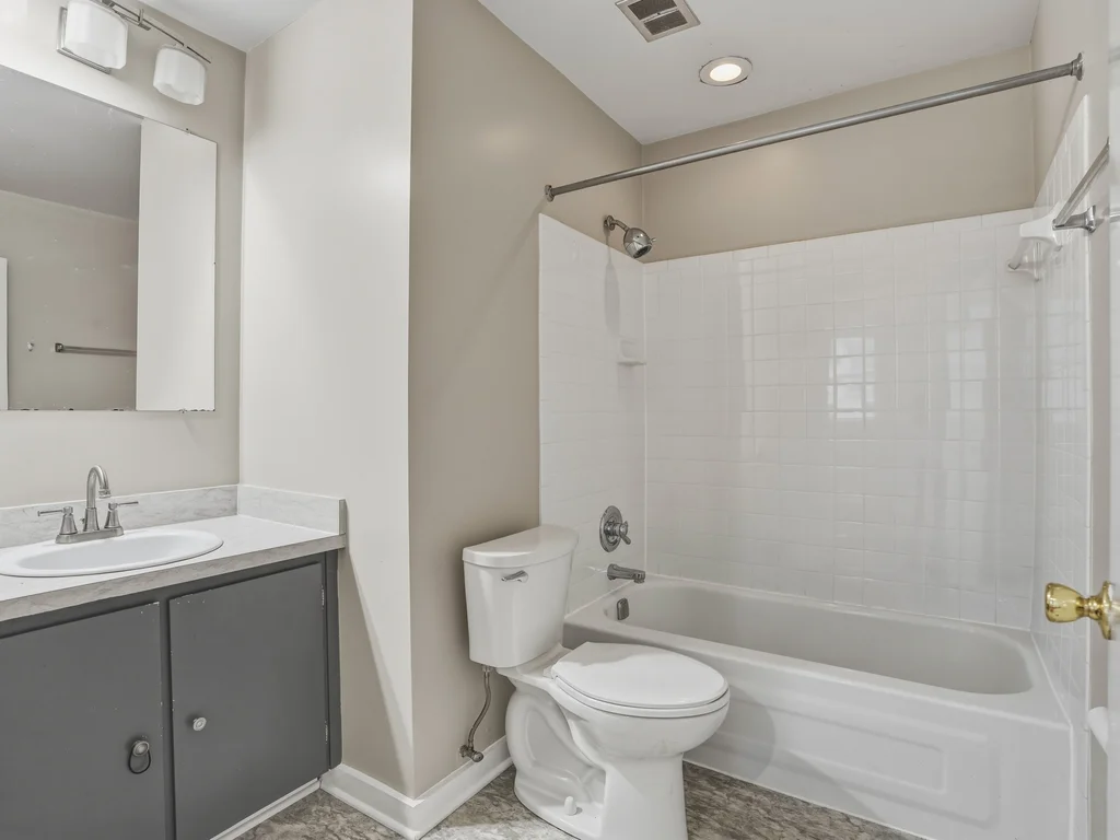 Home With The View - 2 Bed | 1 Bath | Clifton Heights 