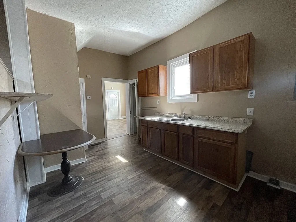 1,500+ Sq Ft | Evansville's 47710