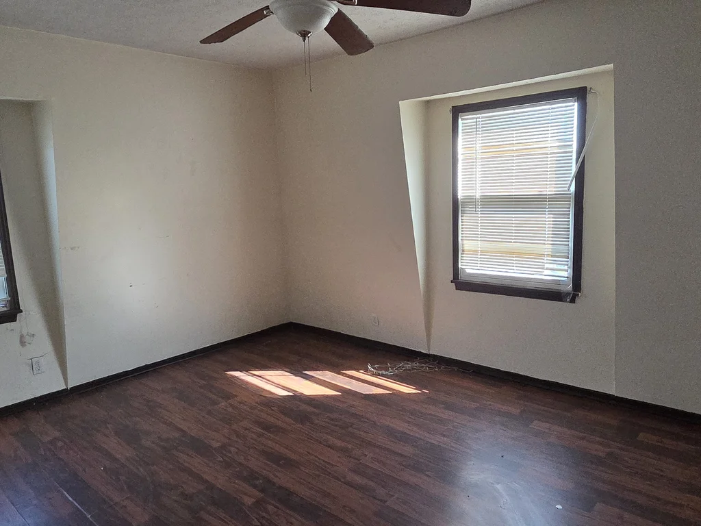 2BR/1BA + Office Condo | Vacant | HOA Covers Heat, A/C, Water & Sewer | ~9 % Cap | Priced to Move