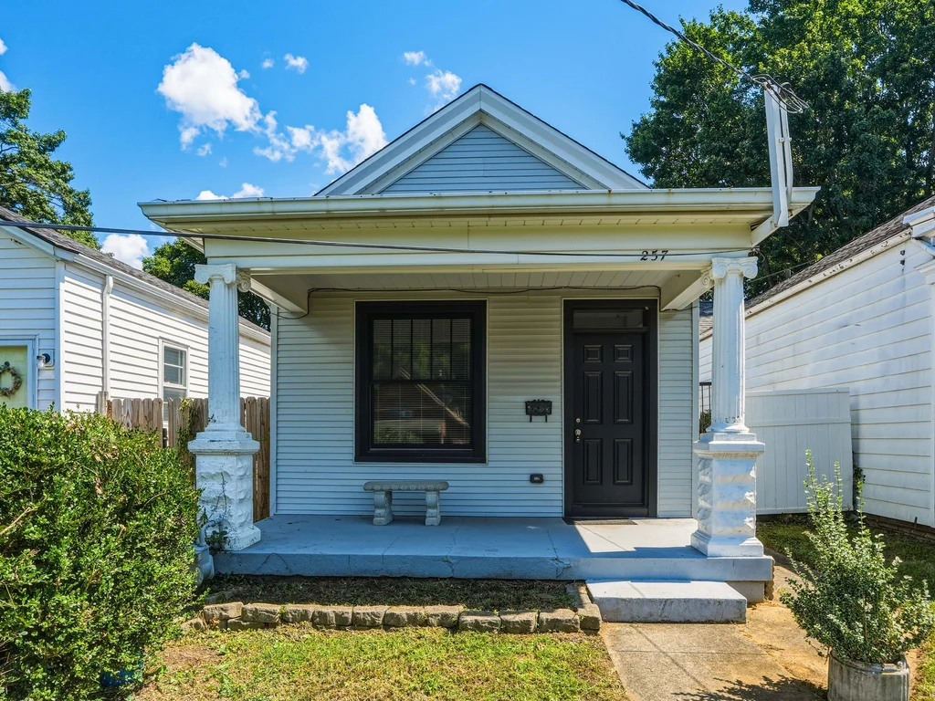Home With The View - 2 Bed | 1 Bath | Clifton Heights 