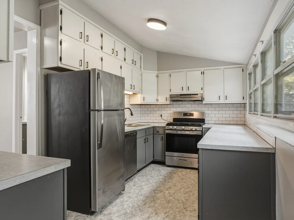 Home With The View - 2 Bed | 1 Bath | Clifton Heights 