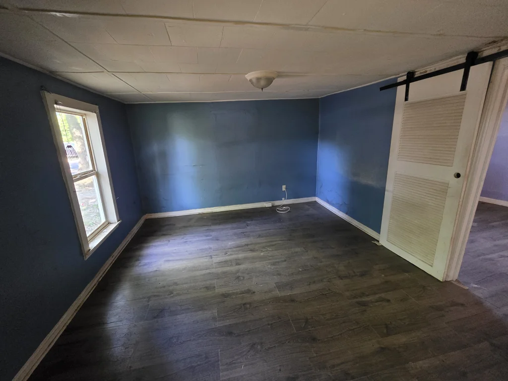 2 Rental Houses, $2200 per month income. Both are 2/1 units near downtown
