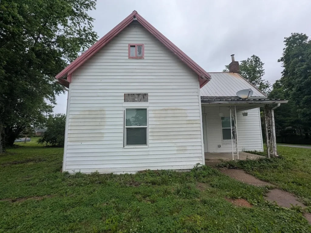 Investor Special – Full Renovation Needed!