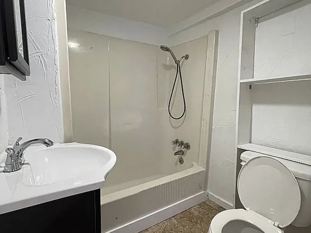 1,500+ Sq Ft | Evansville's 47710