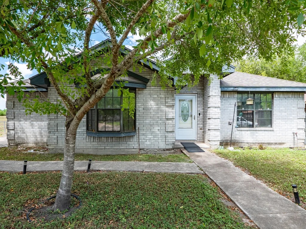 🏡 Corner-Lot Flip or Rental Play – Harlingen, TX! 🏡