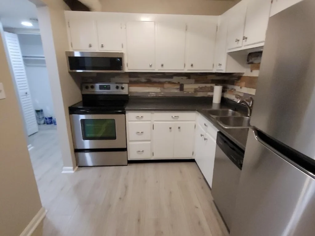 St Matthews Subject 2 Condo 1 br/ 1 ba
