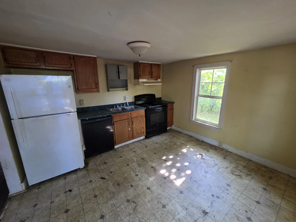 2 Rental Houses, $2200 per month income. Both are 2/1 units near downtown