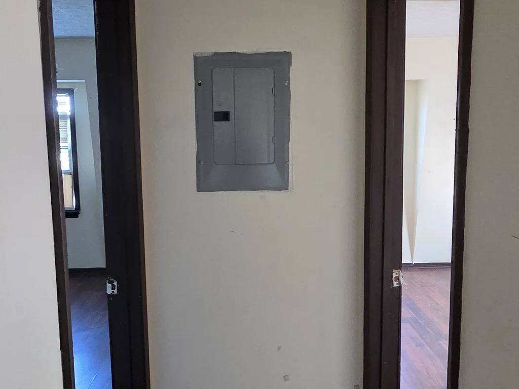2BR/1BA + Office Condo | Vacant | HOA Covers Heat, A/C, Water & Sewer | ~9 % Cap | Priced to Move