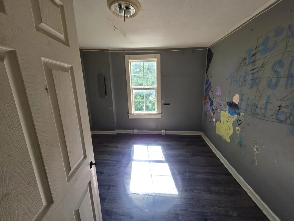 2 Rental Houses, $2200 per month income. Both are 2/1 units near downtown