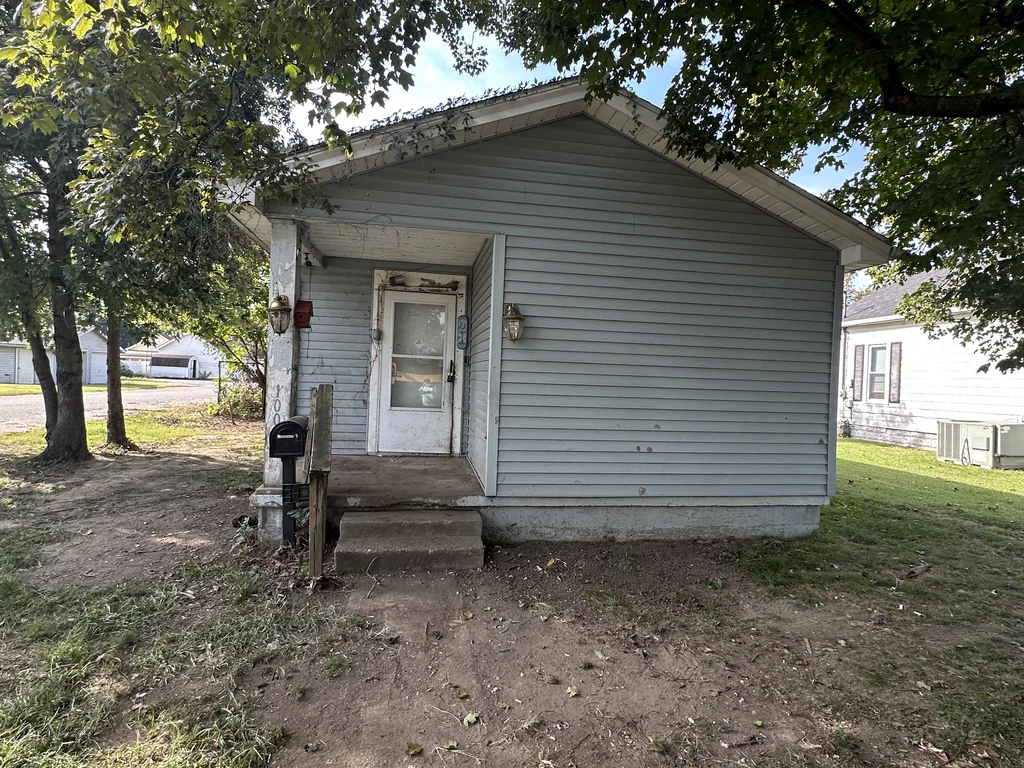 Evansville Fixer-Upper – 2 Bed/1 Bath Under $50K