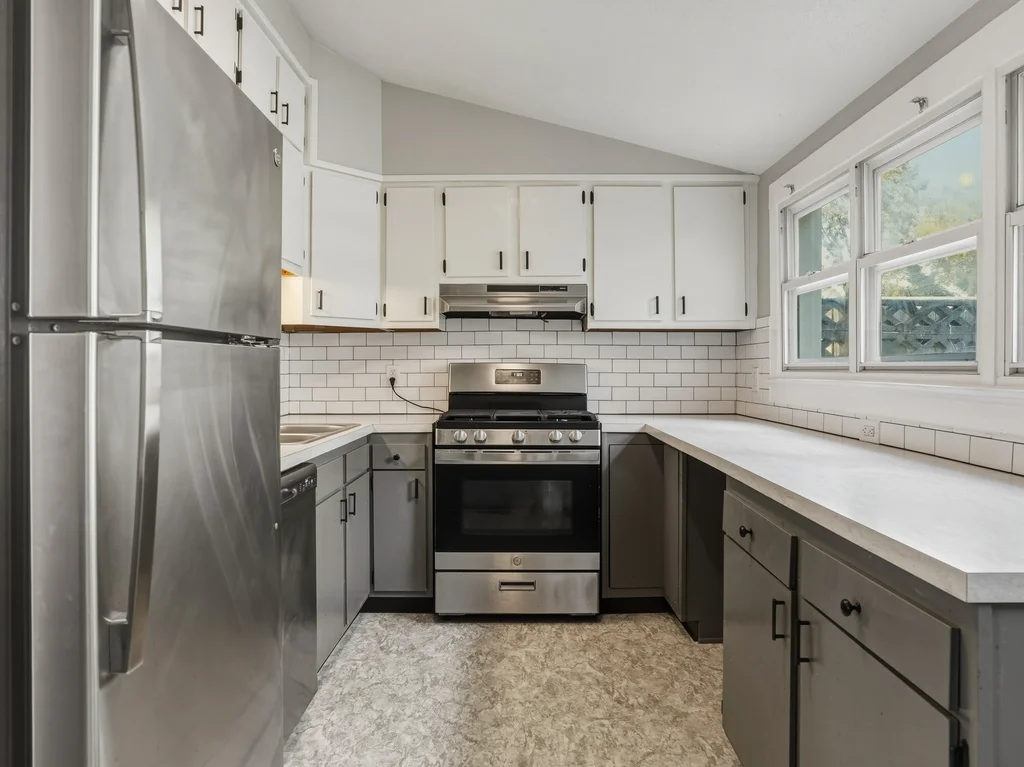 Home With The View - 2 Bed | 1 Bath | Clifton Heights 