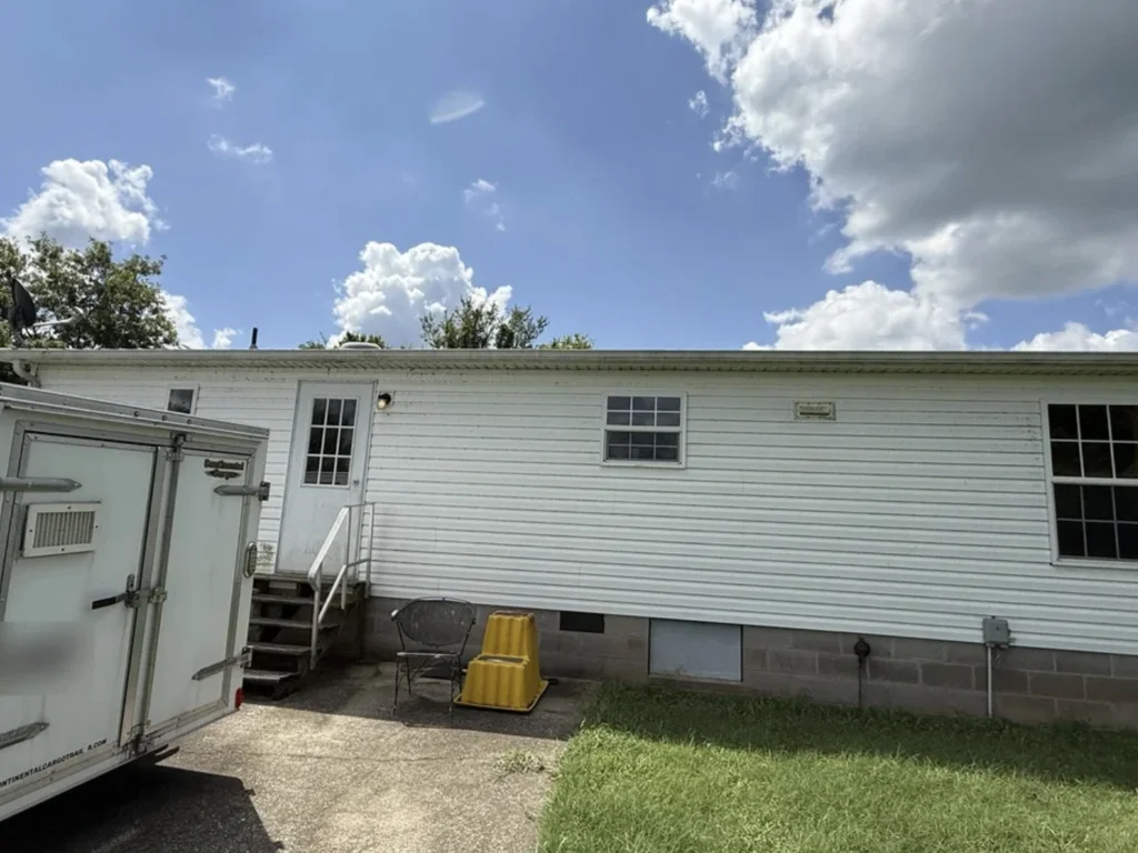 1,792 sqft on 1 acre, cosmetic only, brand new HVAC