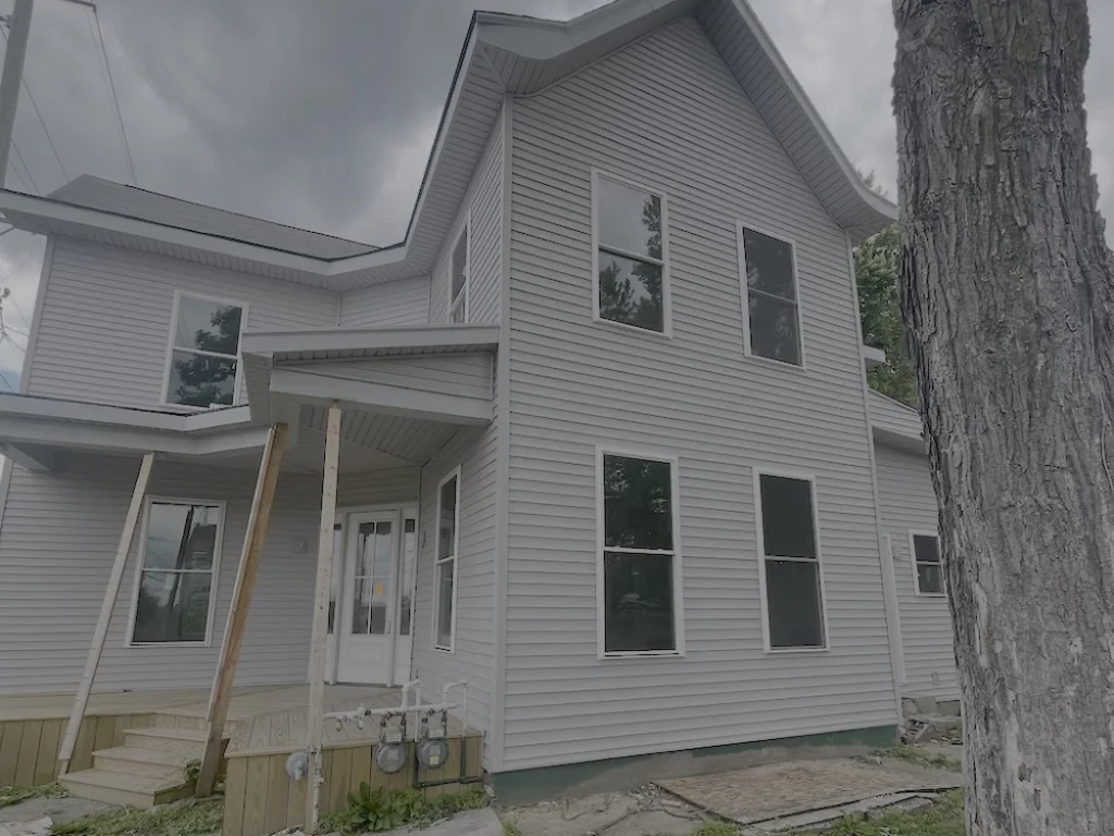 Triplex half a mile from downtown New Albany!