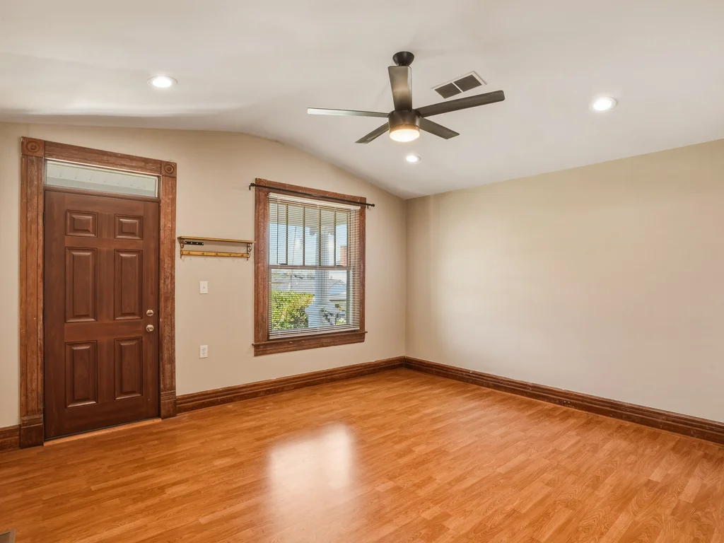 Home With The View - 2 Bed | 1 Bath | Clifton Heights 