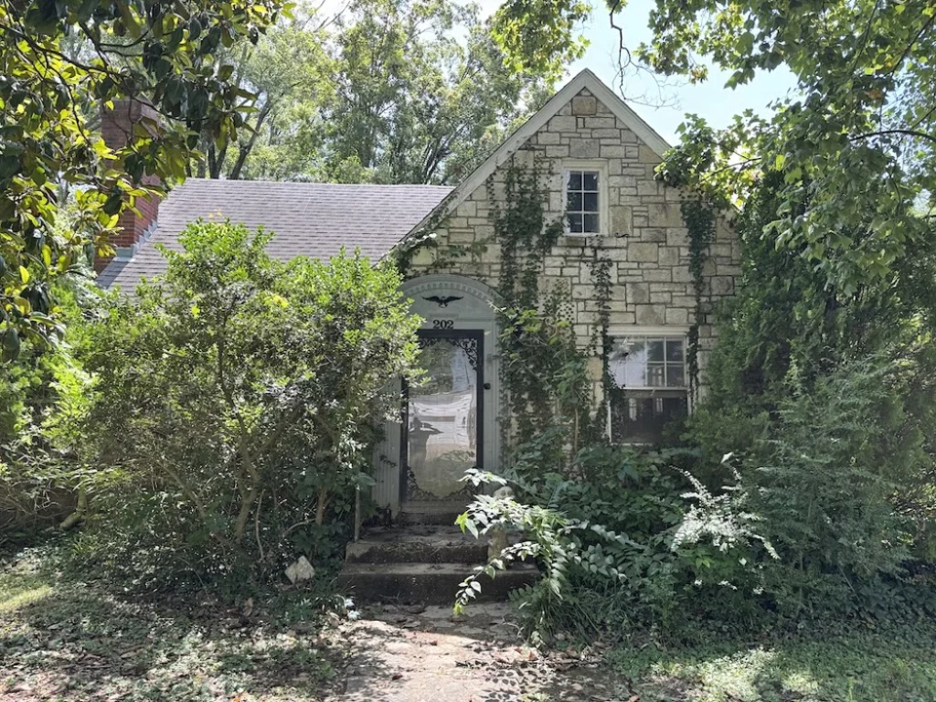 40601 Frankfort Flip - Prime Neighborhood!