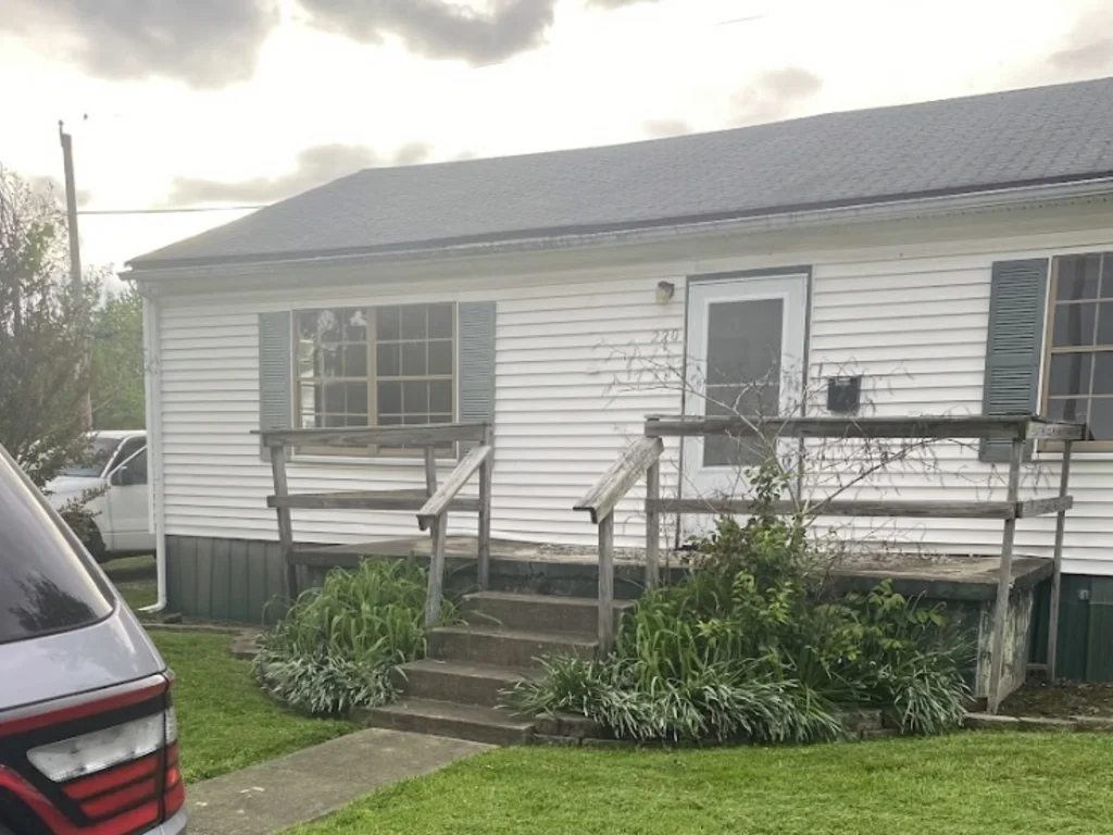 Off-market Deal in Charlestown IN-4BD/2BA+Garage- ARV$180K!